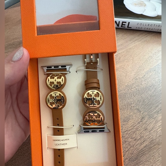 Tory Burch Camel Color,Gold metal T logo, Apple Leather Watch Band 38mm/40mm NIB - Picture 2 of 4